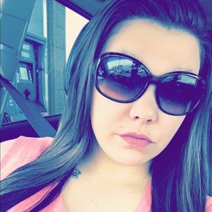 Meet your Posher, Christina